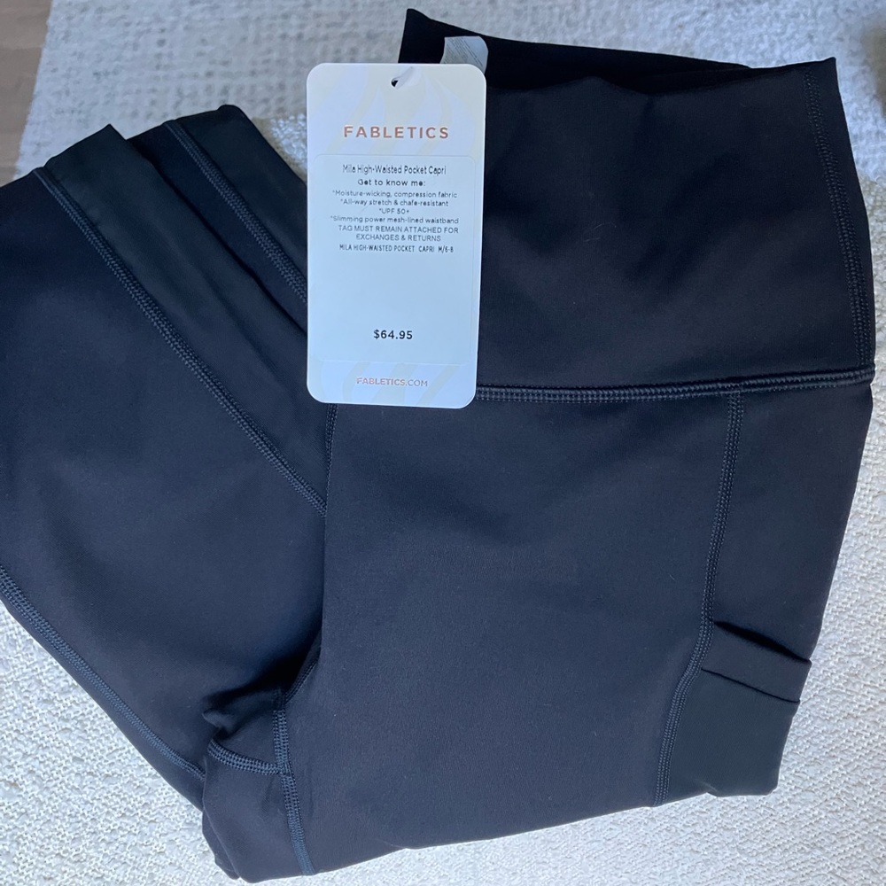 NWT Fabletics Mila High-Waisted Pocket Capri Leggings Black